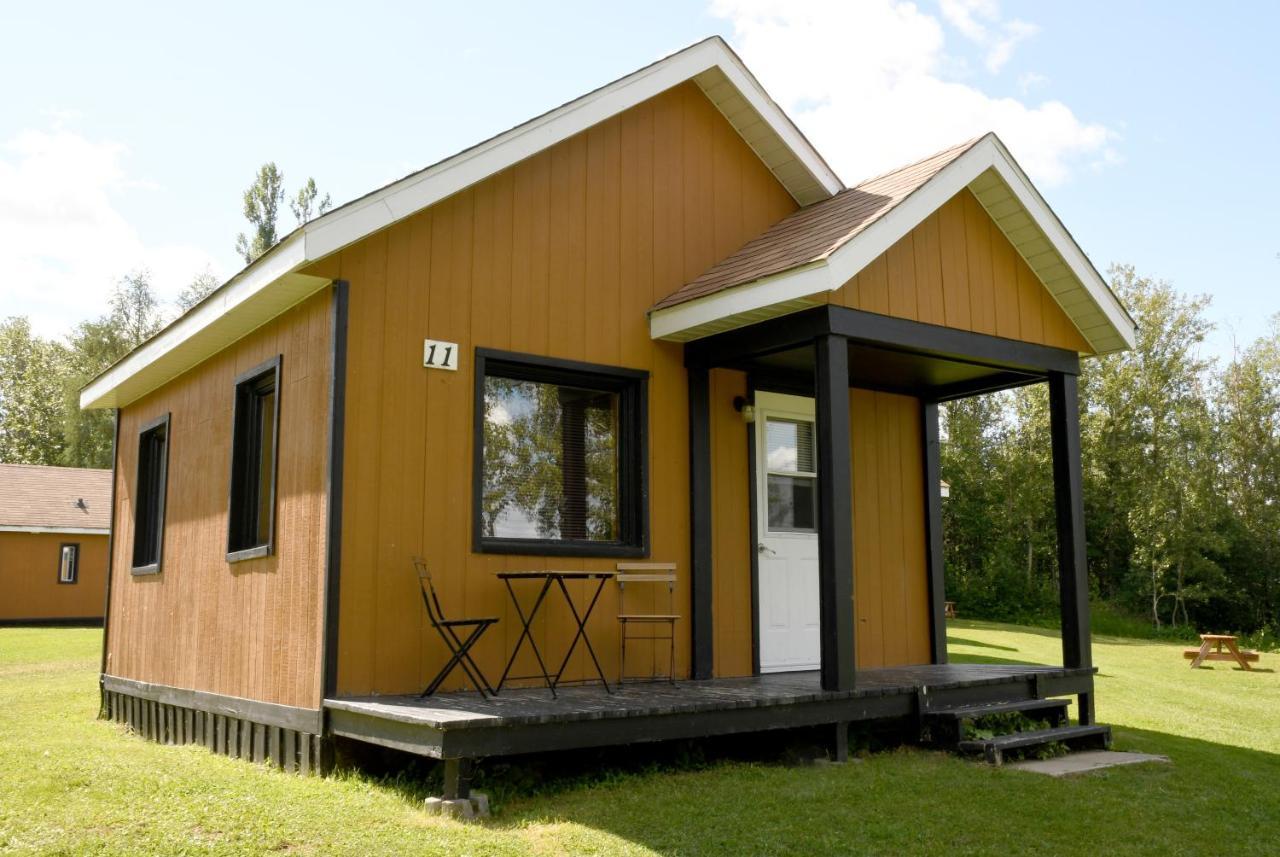 Chalets Du Lac Matapedia Val-Brillant Екстериор снимка