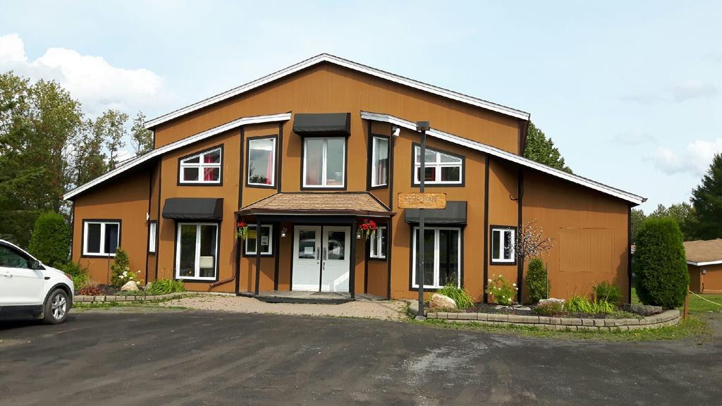 Chalets Du Lac Matapedia Val-Brillant Екстериор снимка
